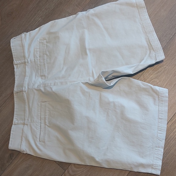 Lee comfort waist khaki shorts size 34 waist - Picture 3 of 3